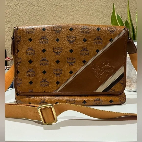 MCM COGNAC VISETOS MESSENGER BAG - Picture 1 of 16